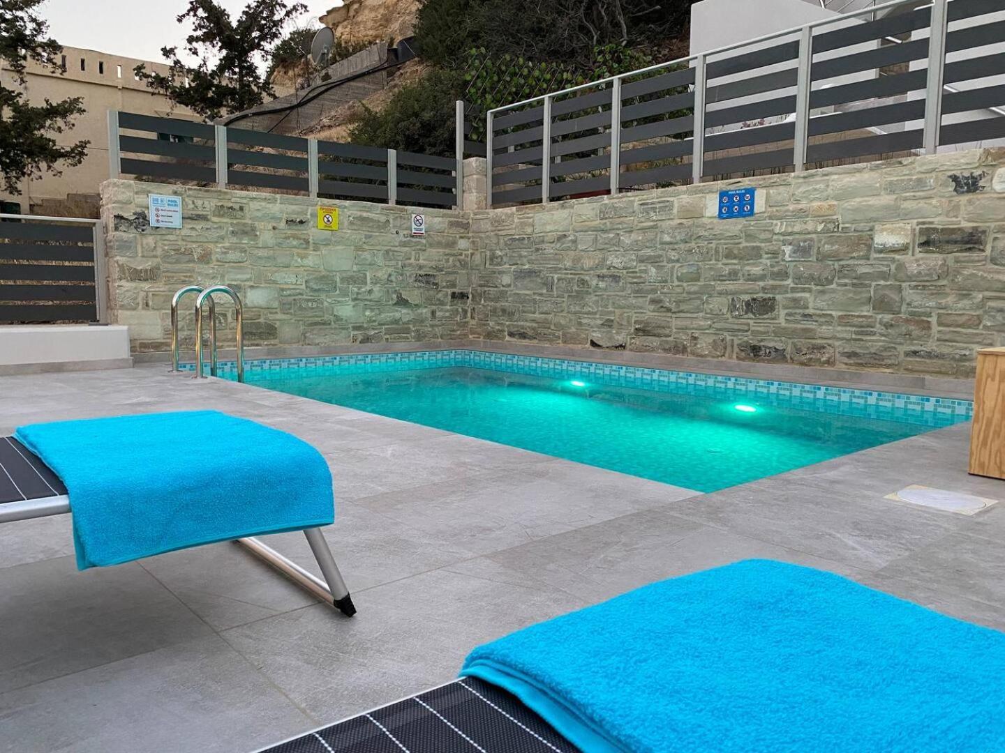 Maistro Suites With Pool, Matala Kültér fotó