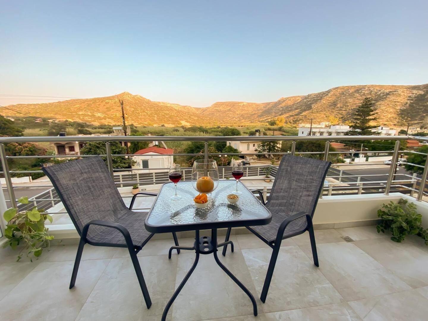 Maistro Suites With Pool, Matala Kültér fotó