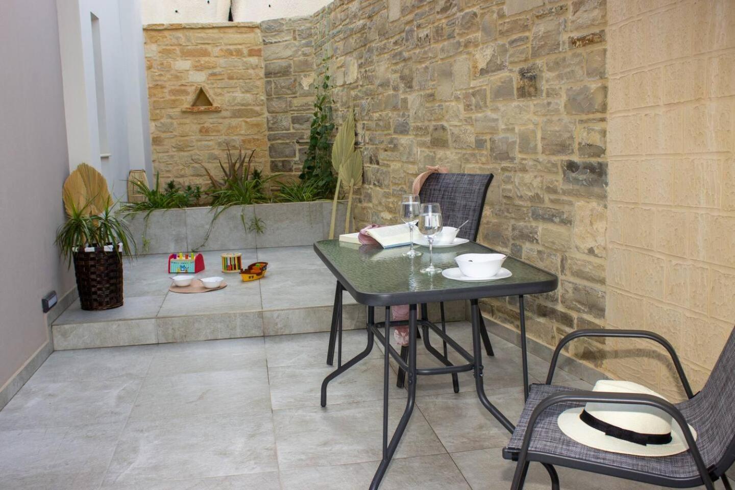 Maistro Suites With Pool, Matala Kültér fotó