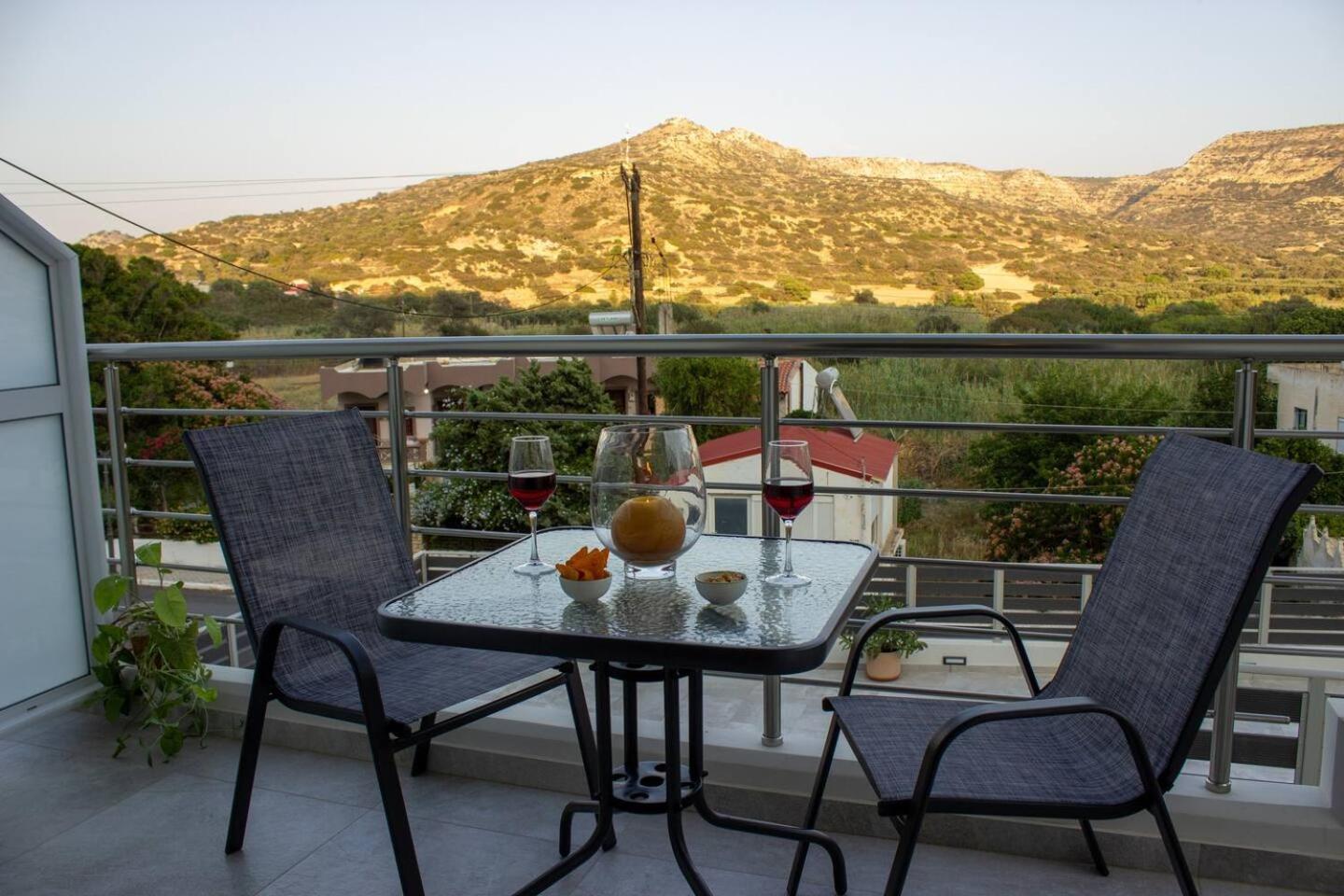 Maistro Suites With Pool, Matala Kültér fotó