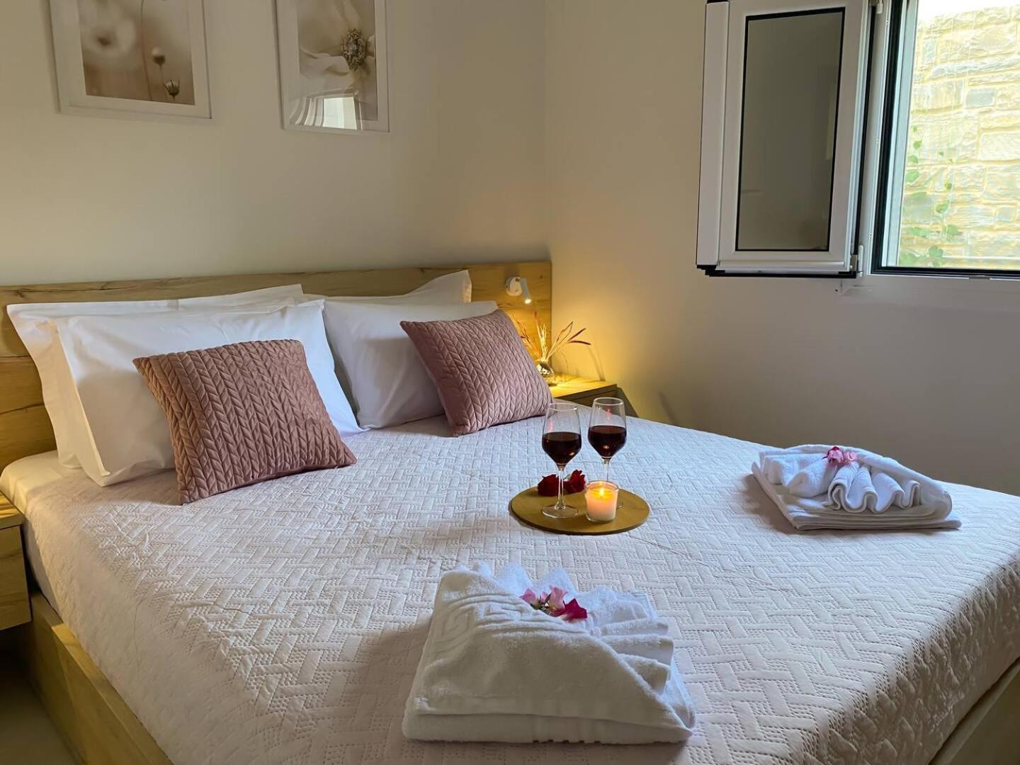 Maistro Suites With Pool, Matala Kültér fotó