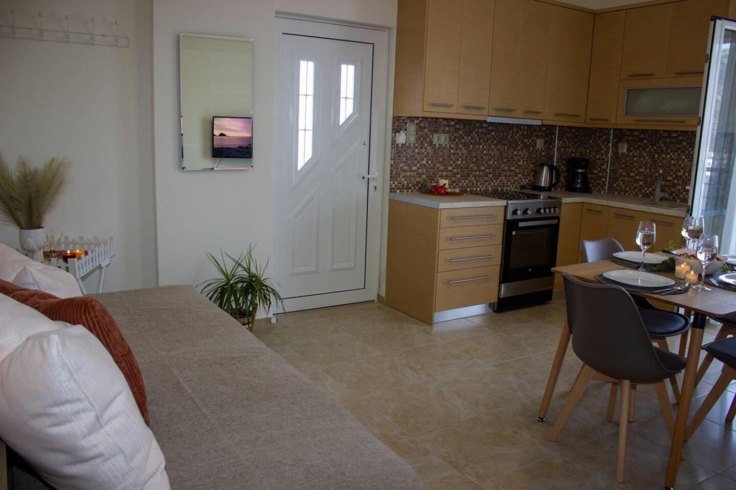 Maistro Suites With Pool, Matala Kültér fotó